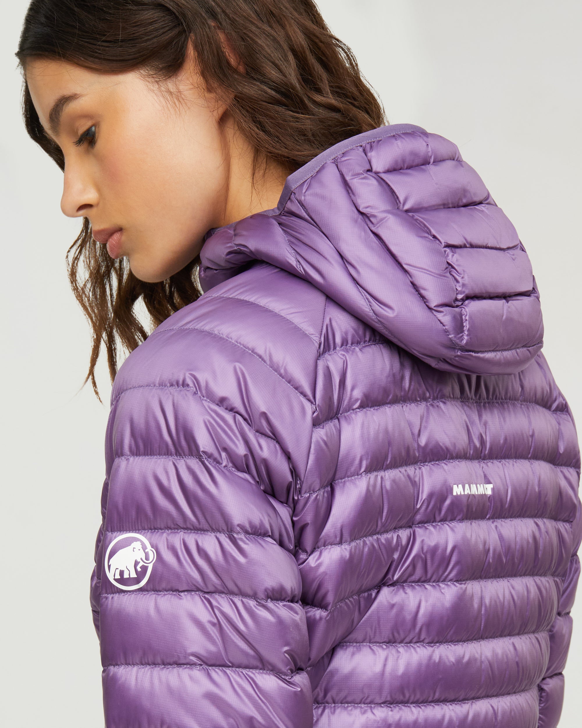 Mammut Broad Peak IN hood and baffle detail