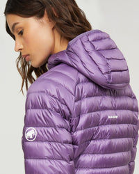 Mammut Broad Peak IN hood and baffle detail