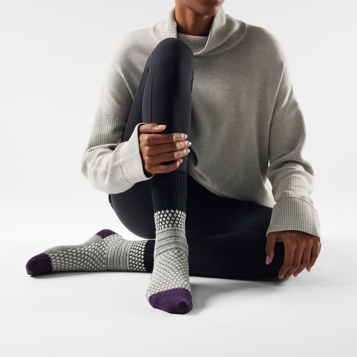Smartwool Women's Everyday Cozy Popcorn Cable Crew Socks in Black, alternate view