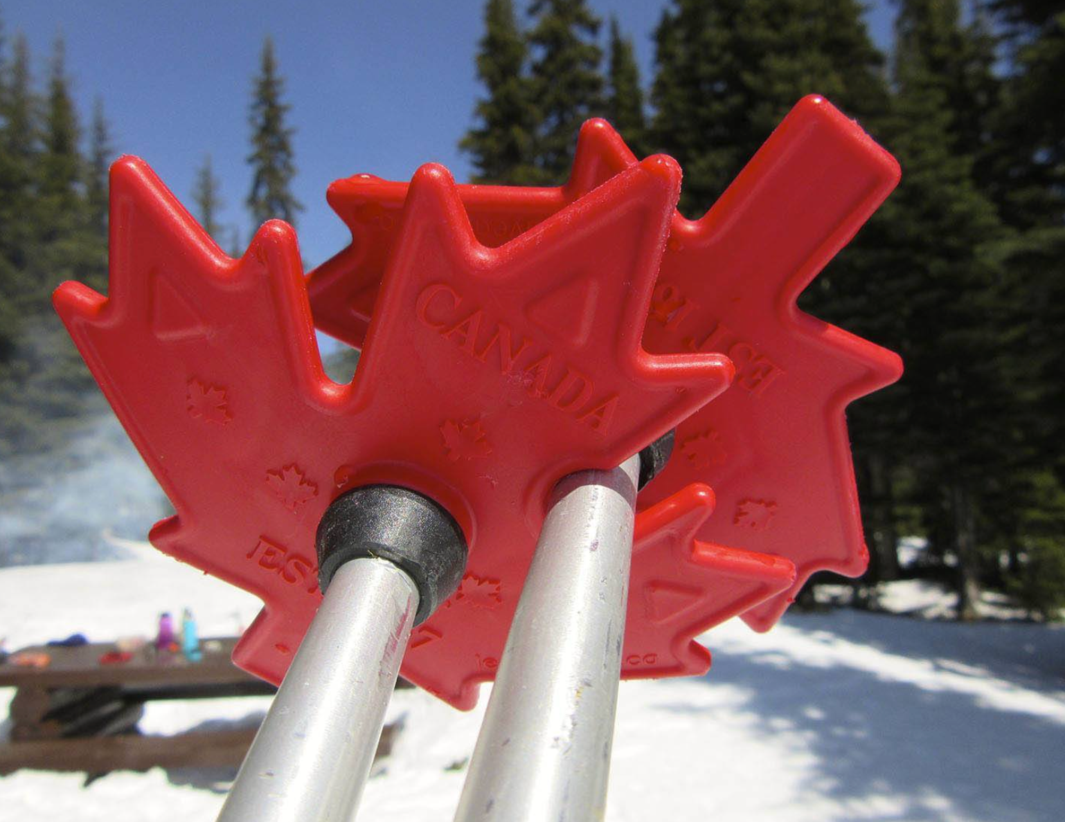 Maple Leaf Pole Basket
