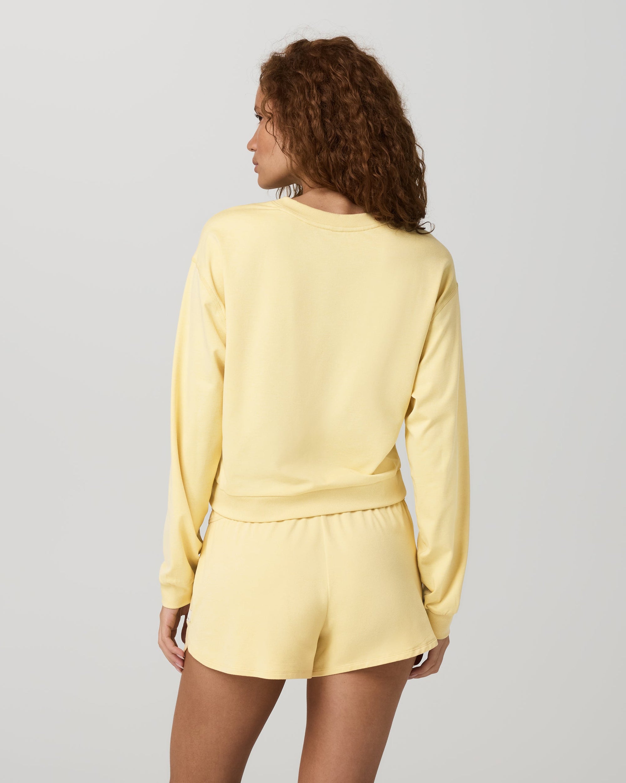 Vuori Halo Modern Crew in Lemon Snap Heather, back