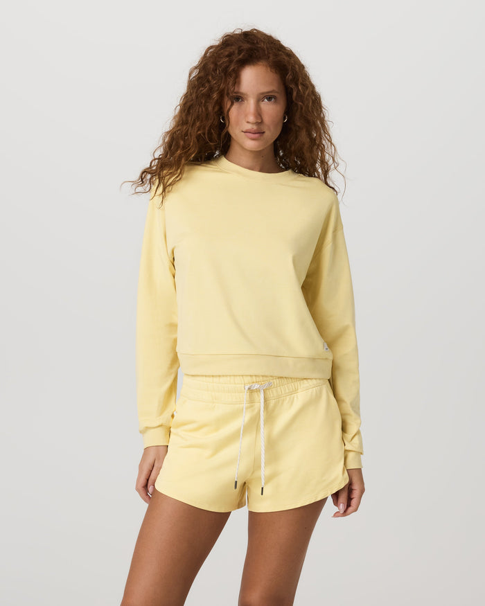 Vuori Halo Modern Crew in Lemon Snap Heather, front