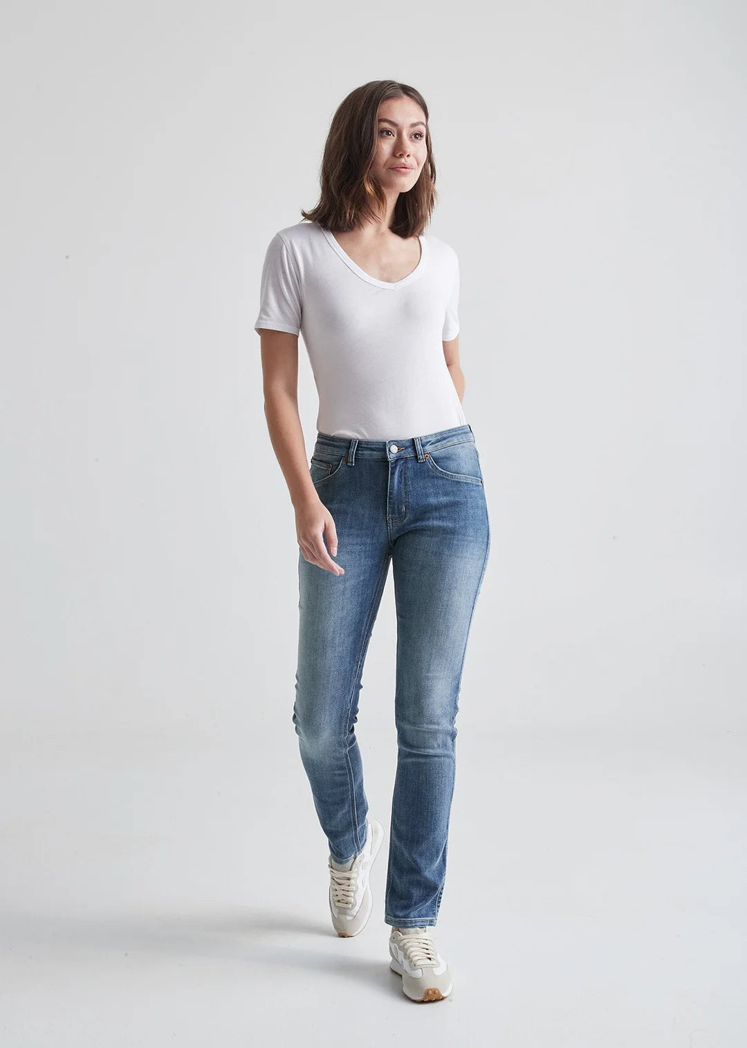 Women's Performance Denim Mid Rise Slim Straight