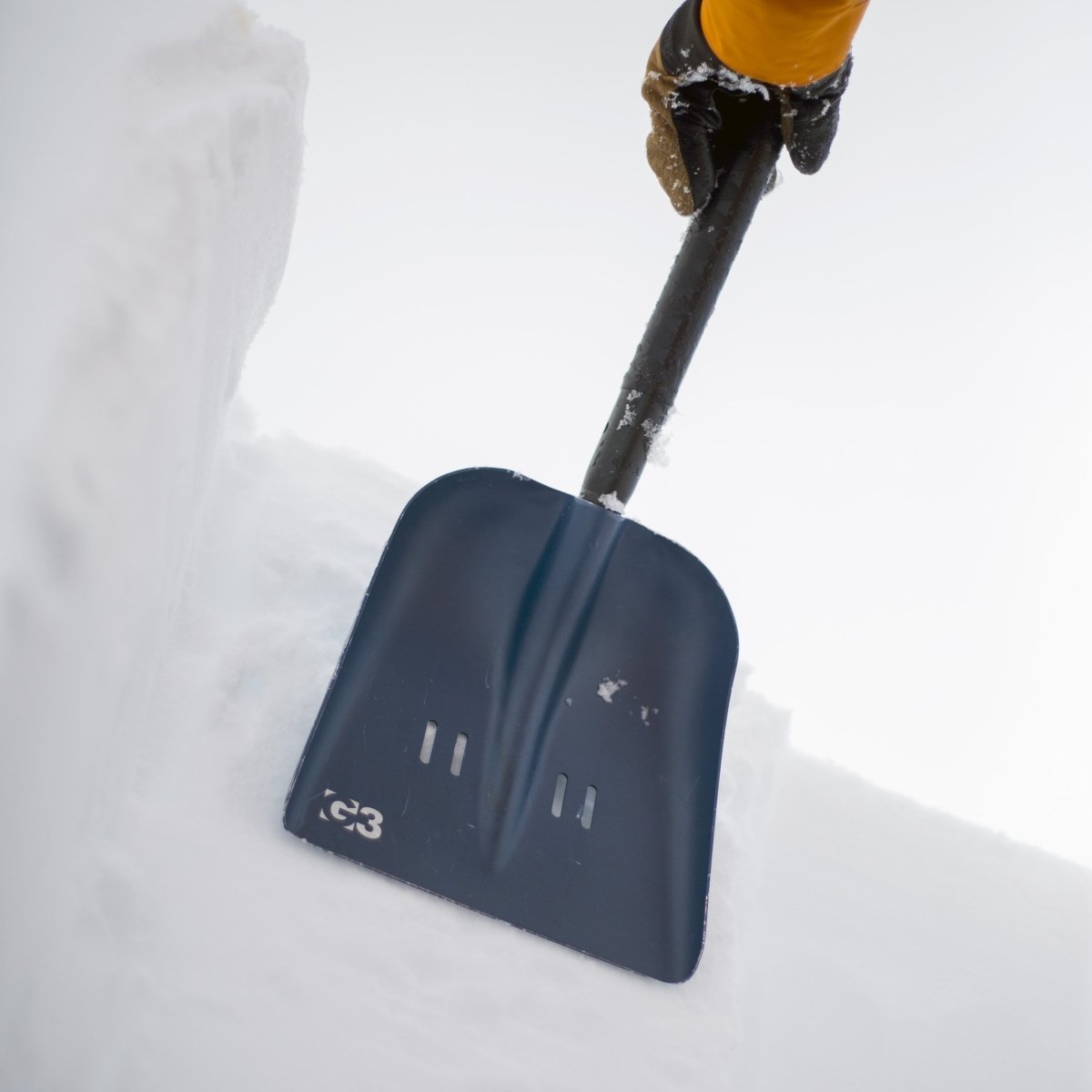 G3 AVI avalanche shovel in use