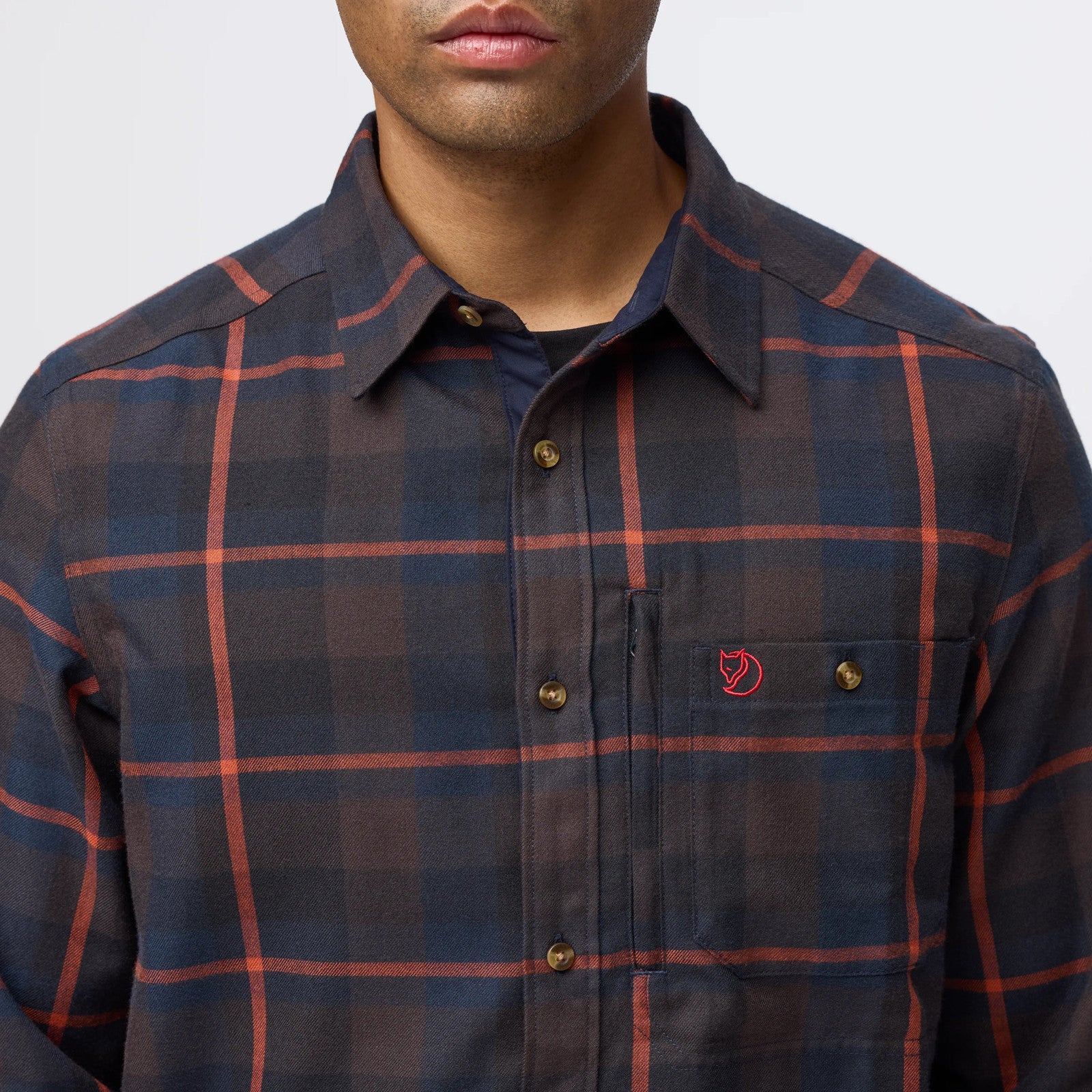 Fjällräven Men's Fjällglim Regular Shirt, Black Oak/Wood Brown — detail