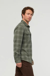DUER Men's Performance Flannel Overshirt - Thyme Plaid
