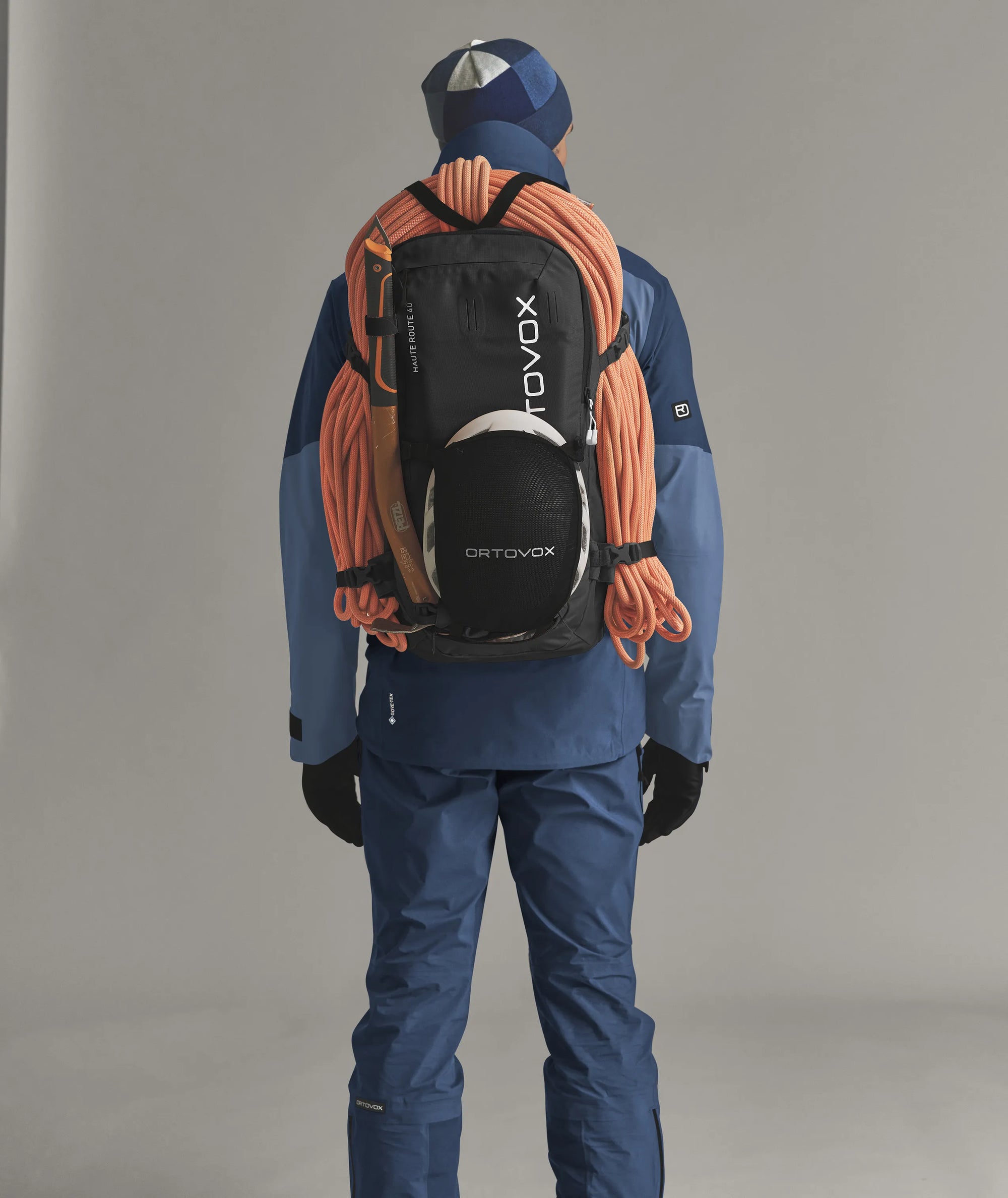 Ortovox Haute Route 40 - carrying rope and helmet