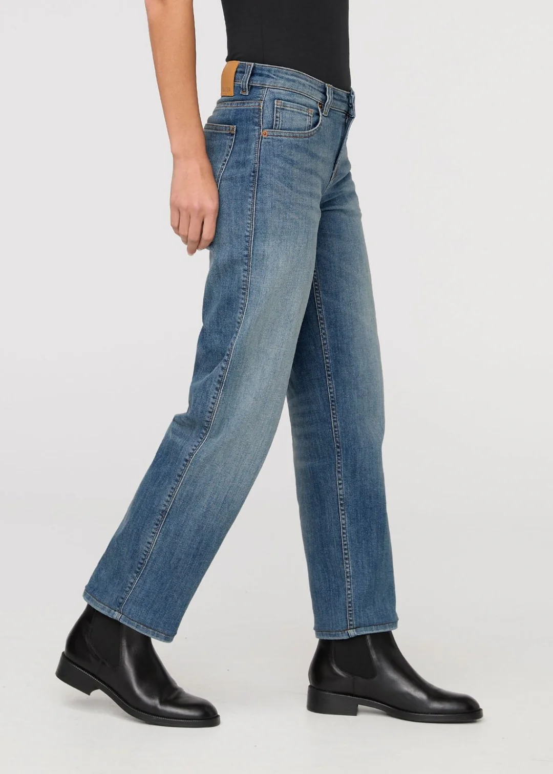 Women’s Performance Denim Mid Rise Straight