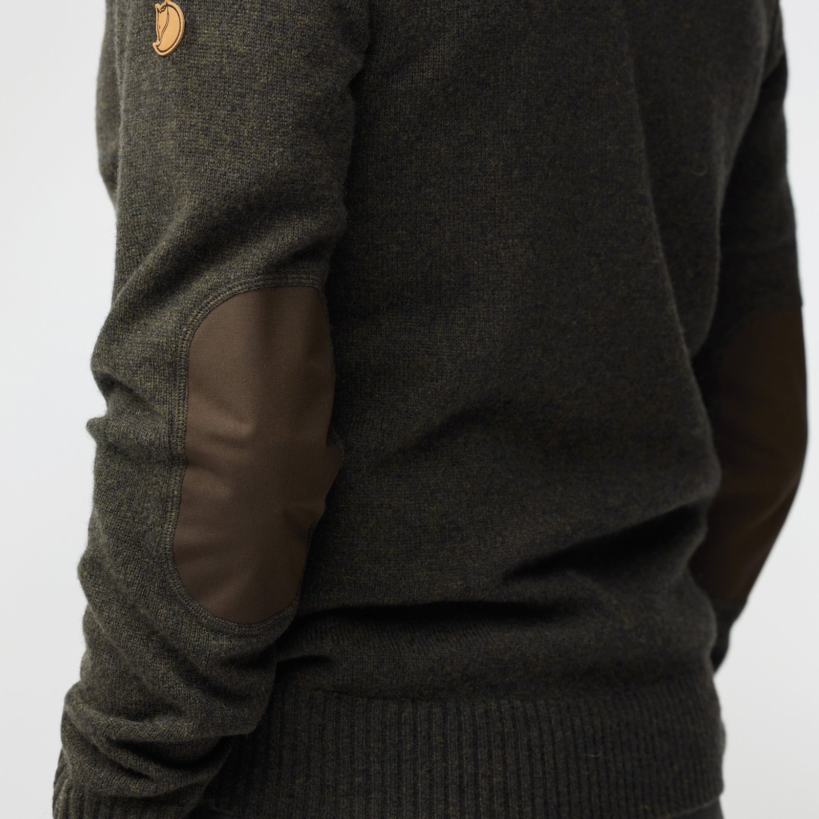Fjällräven Men's Övik Round-neck Sweater, Dark Olive — detail